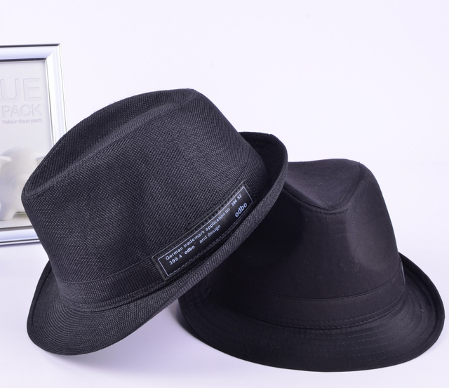 Chapeau haut de forme noir pour la performance et les tenues formelles