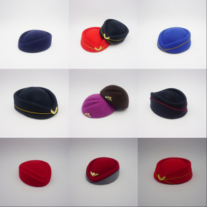 Chapeaux d'agent de bord pour uniformes de compagnies a&eacute;riennes